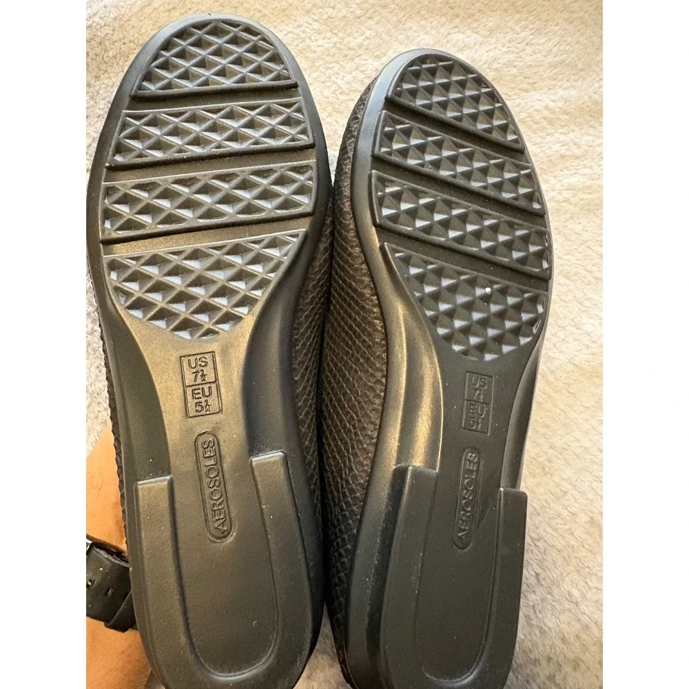 AEROSOLES stitch turn